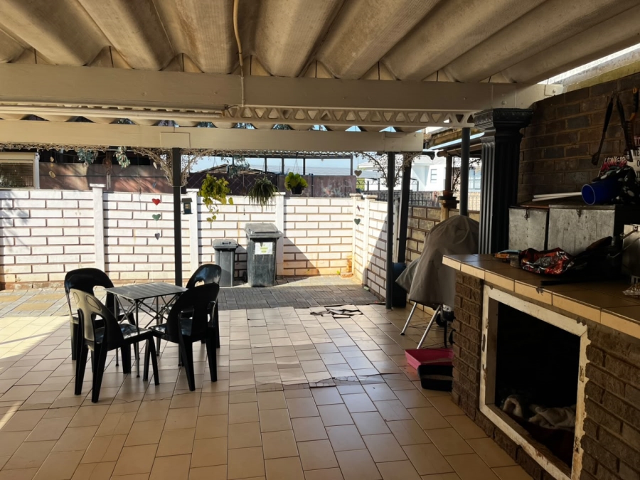 3 Bedroom Property for Sale in Flamwood North West